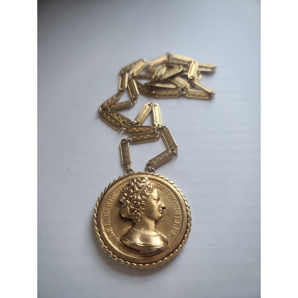 Vintage Antoinette Deshoulières Medallion Necklace Gold Tone Cameo Pendant 60's